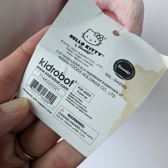 Hello Kitty x Nissin Cup of Noodles in Pig costume plush toy - Picture 3 of 10